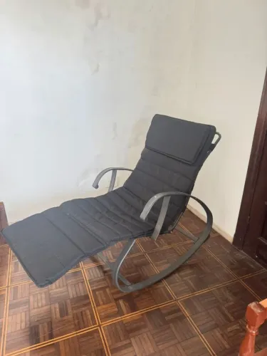 CADEIRA RECLINÁVEL ,COM COLCHÃO E FECHO PARA SER LAVADO .NUNCA USADA .
