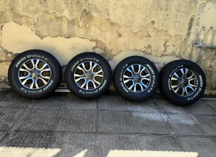 Jogo de rodas aro 18 Ford Ranger + Pneus Xbri Brutus 285/65R18 - seminovos 