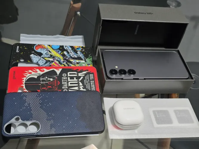 Samsung Galaxy S25 Plus 256gb Prata ZERADO c/ GARANTIA + Galaxy Buds2 e Acessórios