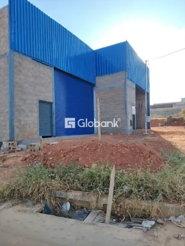 Galpão à venda em Independência com 340m².