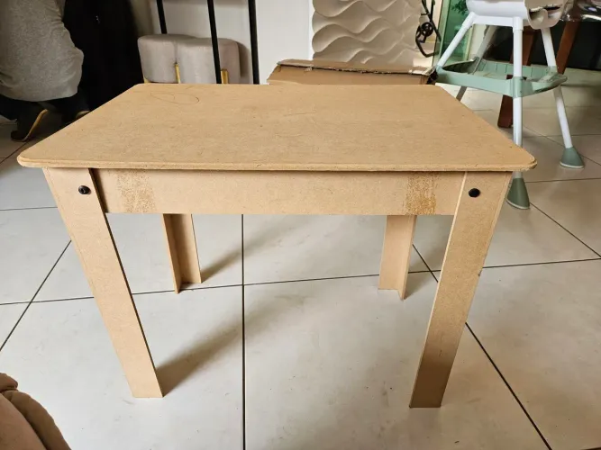 Mesinha para crianças em MDF
