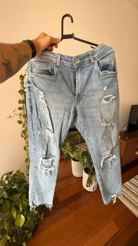 Calça jeans rasgada c&a, tamanho 44