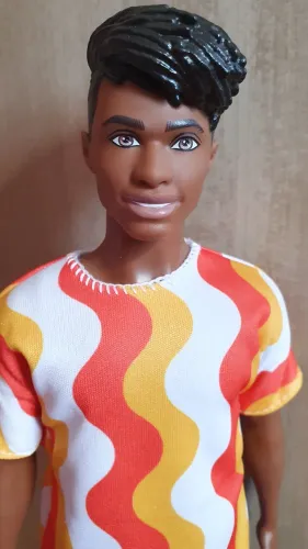 Boneco ken faschonista 220