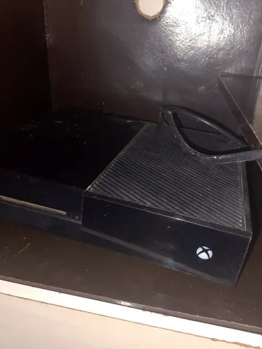 Xbox one fat c defeito + Fonte original impecável + dois controles (olha a descrição)