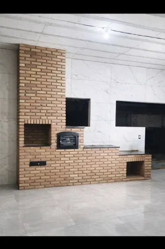 Churrasqueira com fogão de lenha e forno