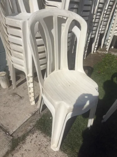 Cadeiras de plástico