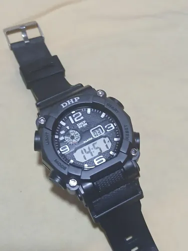 RELÓGIO DIGITAL ESPORTIVO- 50ATM (até 50mts de profundidade) NOVO E IMPECÁVEL