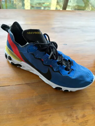 NIKE REACT
