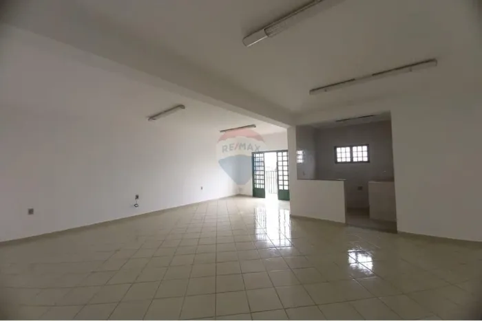 Sala Comercial em Bauru: sala, cozinha e banheiro- Localização e Preço Ideal!