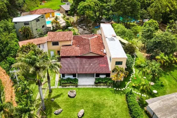 Pousada Rural com 24.000 m2 de área total, com mais de 1.000 m2 de área construída.