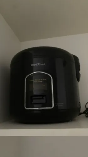 Panela elétrica britânica