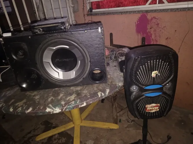 vendesse duas caixa de som