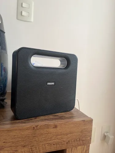 Vendo caixa jbl em ótimo estado, usado poucas vezes
