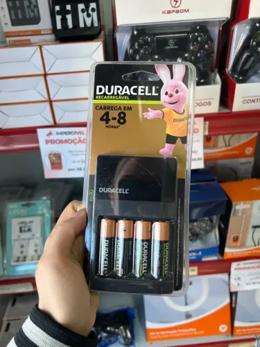 Carregador de Pilhas Duracell com 4 Pilhas AA Recarregáveis