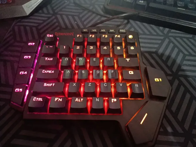 Teclado redragon k585