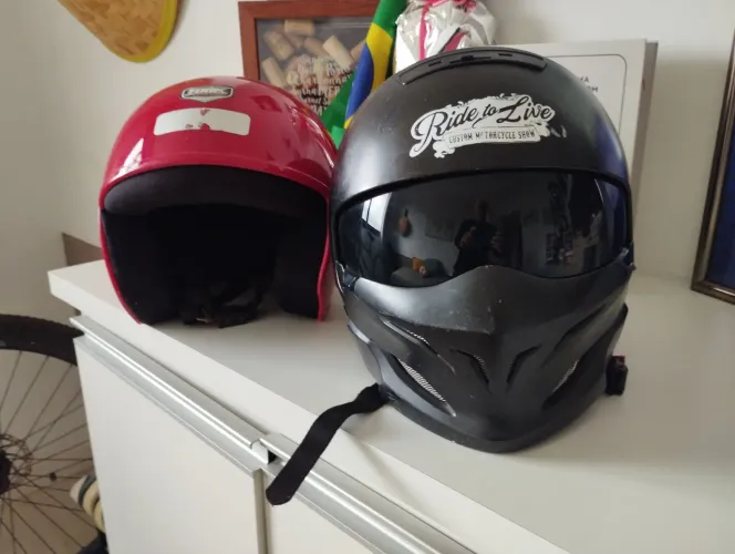 Vendo 2 capacetes de moto os 2 por 30,00