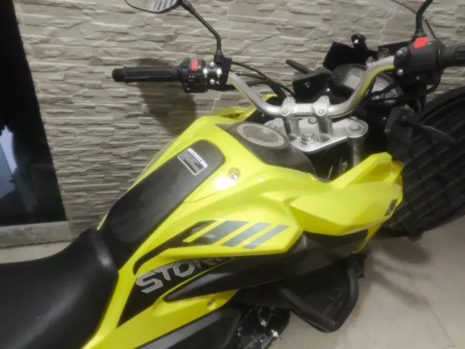 Storn 200 muito nova 