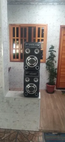Par de caixas amplificadas leia!