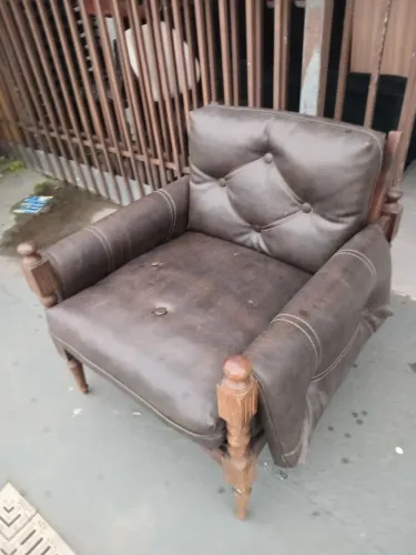 Poltrona de imbuia em ótimo estado. (Entrego)