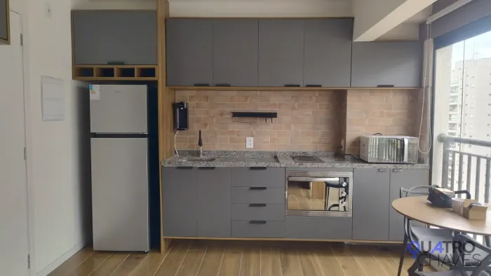 Lindo Studio totalmente equipado com mobília e eletrodomésticos novos, Entrar e morar!!!