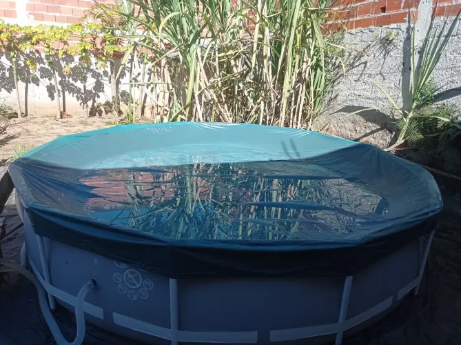 Vendo está piscina semi nova com nota fiscal