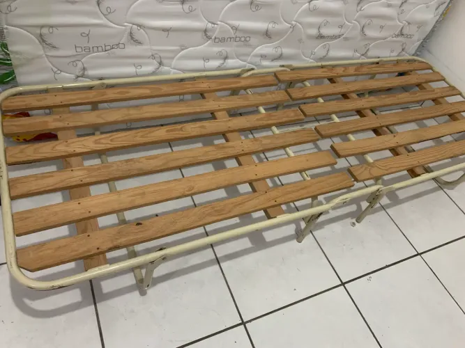 Campainha com estrado sem colchão