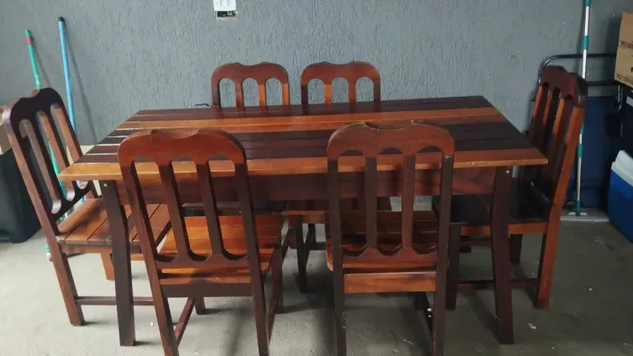 Mesa de madeira maciça 6 cadeiras