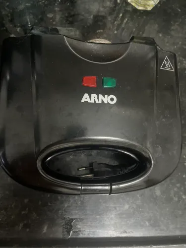 Sanduicheira Compacta Antiaderente Preta Arno Cor Preto