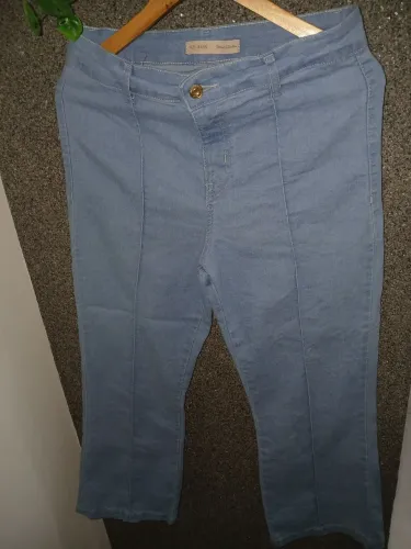 Calça Jeans 40 veste até 42 com elasticidade