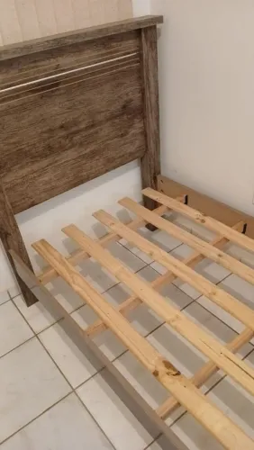 Cama de solteiro usada