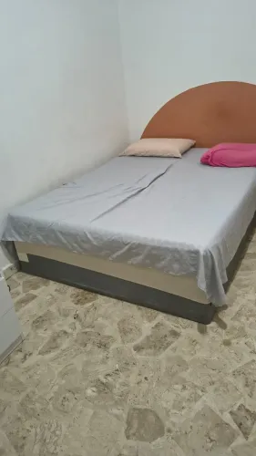 Cama de casal usada
