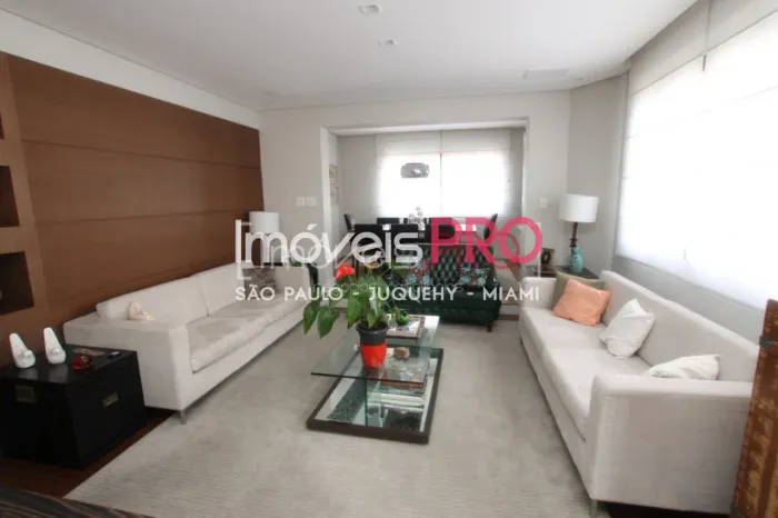 Maravilhoso apartamento de 210m² reformado em Moema Índios.