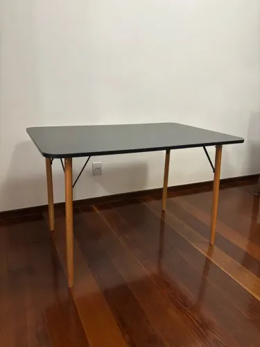 Mesa de Jantar Retangular Preta com Pés de Madeira 120x80cm
