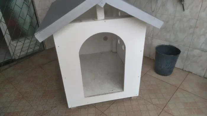 Casa de cachorro em madeira 