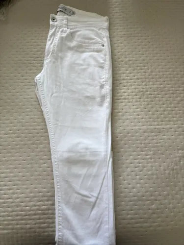 Calça de sarja branca tamanho 38