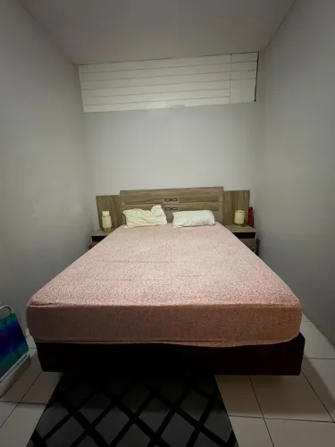 Cama queen com cabeceira