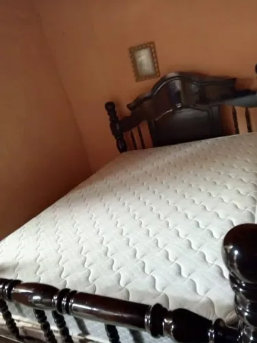 Cama antiga madeira maciça