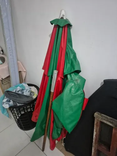 Ombrelone verde e vermelho - Entrego Gratis na Praia Grande