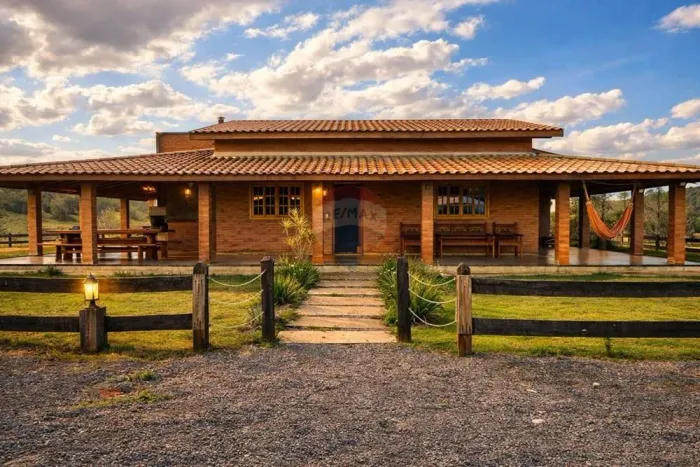 SITIO A VENDA MUITO PERTO DO ASFALTO