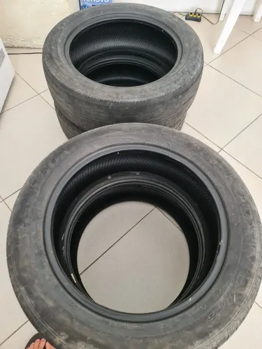 Pneus Hankook 235/55 R18<br><br>Hoje pela tarde:<br>50 de sal<br>160 de leite