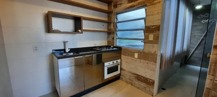 Apartamento Semi Mobiliado para Alugar no Centro de Florianópolis.