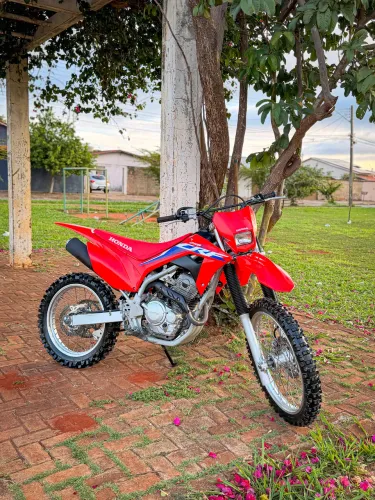 CRF 250F / 2024 / ZERADINHA / CHEIA DE ACESSÓRIOS