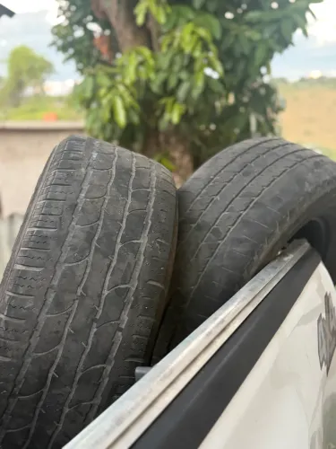Vendo 3 peneu Hilux 265/60 R18