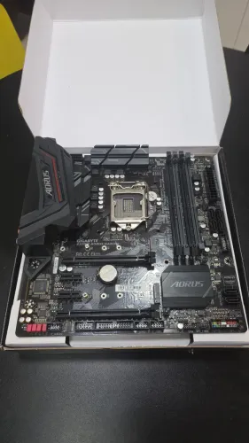 Placa-mãe Gigabyte Z370M AORUS Gaming LGA1151 DDR4