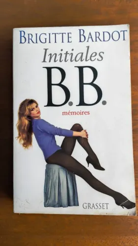 Livro: Initiales B.B.