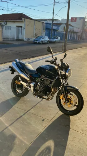Vendo hornet carburada ano 2005