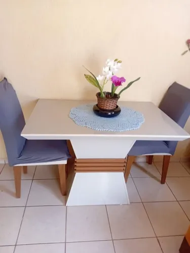 Mesa com 4 cadeiras