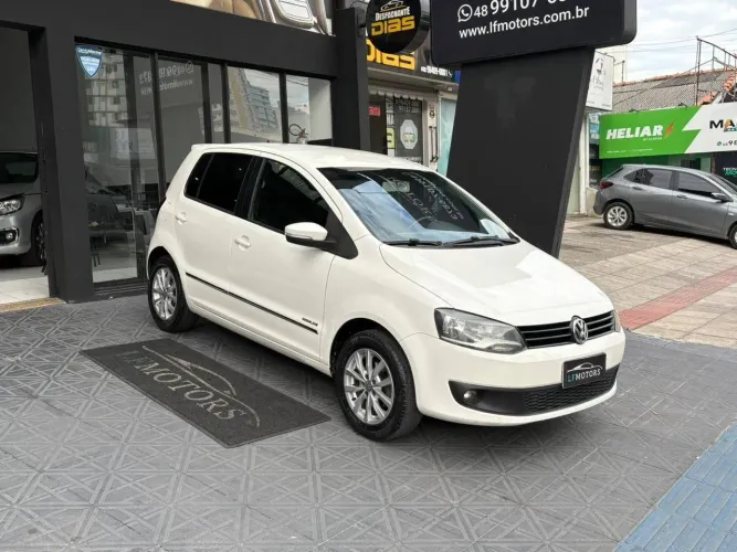 Volkswagen Fox Highline I Motion 1.6 Flex 16V 5P 2014