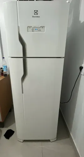 Geladeira Electrolux frost free 371L 