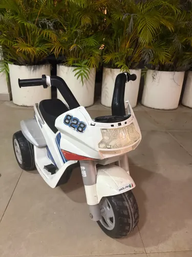 Moto elétrica infantil 